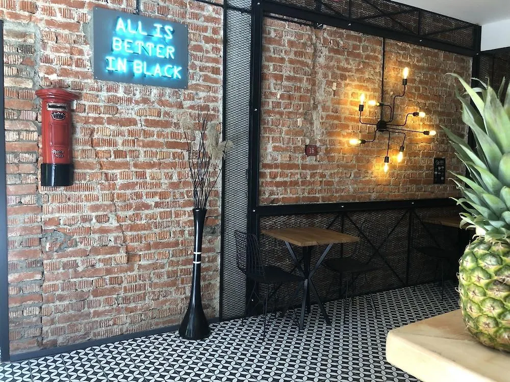 Black Suit İstanbul 2*,